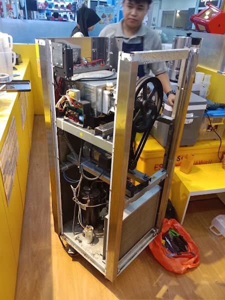 Servis Elektronik Panggilan,Kulkas,TV,Ac,Mesin cuci,Dispenser,Blender,Sound system,Mixer,Mesin kopi,Mesin es,Blower Batam. photo 1